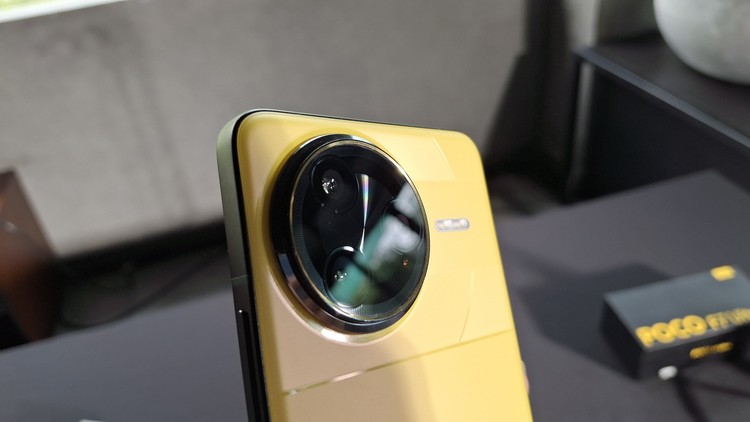 Poco_F7_Ultra_Kamera_Unggulan_Performa_Monster_Wajib_Punya