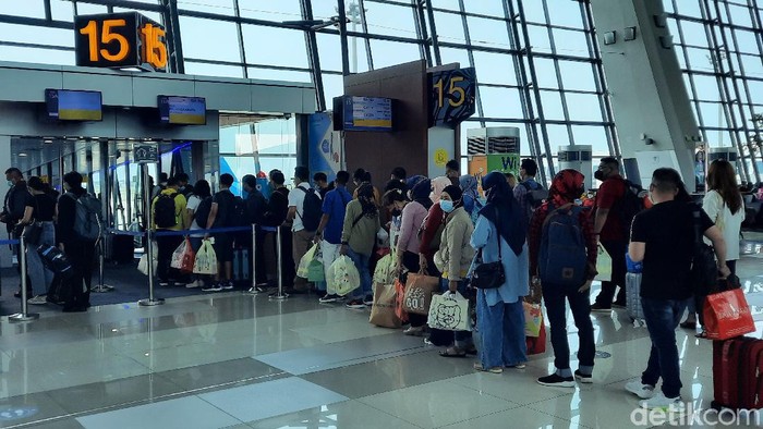 Presiden_Jokowi_di_Vatikan_Berapa_Biaya_Perjalanan_Mewah_Ini