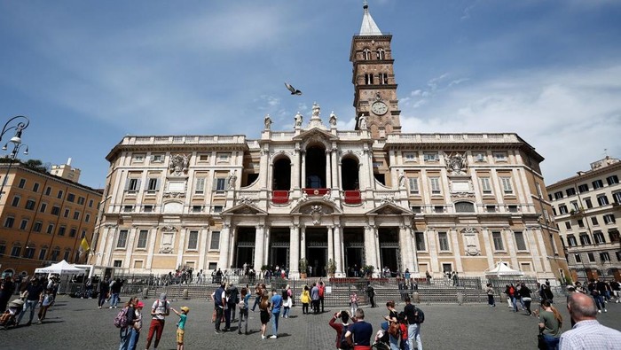 Roma__Vatikan_Padat_Peziarah_Hotel_Penuh_Akses_Terbatas_-_Kunjungi_Sekarang