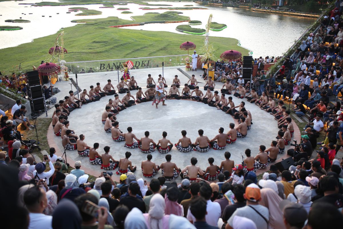 Saksi Keindahan Tari Kecak: Lokasi Terbaik di Taman Mini