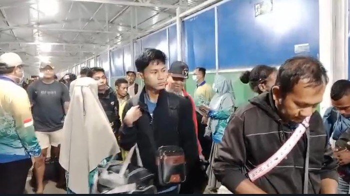 Bakamla-TNI Gagalkan Penyelundupan 25 CPMI Ilegal ke Malaysia Bakamla-TNI Gagalkan Penyelundupan 25 CPMI Ilegal ke Malaysia