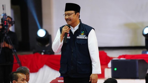 Khofifah Sukses Tekan Kemiskinan Jatim, Mensos Beri Apresiasi Khofifah Sukses Tekan Kemiskinan Jatim, Mensos Beri Apresiasi