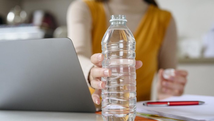 Larangan Air Kemasan Bali: Anjloknya Keuntungan Bikin Pengusaha Panik Larangan Air Kemasan Bali: Anjloknya Keuntungan Bikin Pengusaha Panik