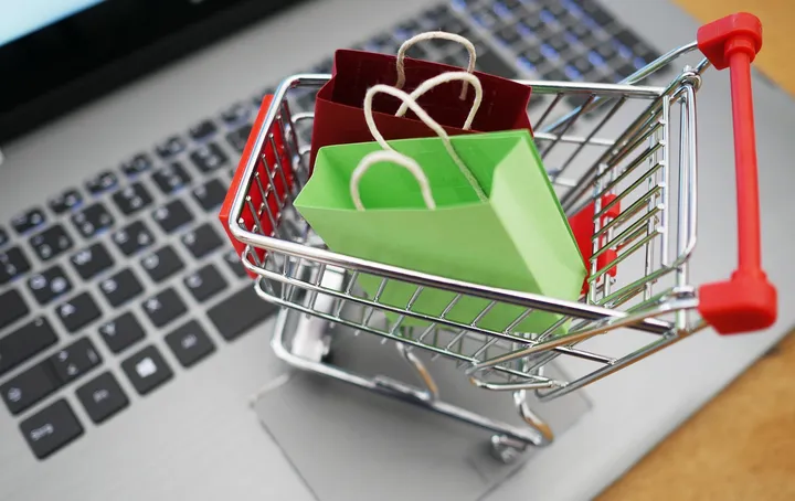 Strategi E-commerce 2023: UMKM & Brand Lokal Pilih Mana?